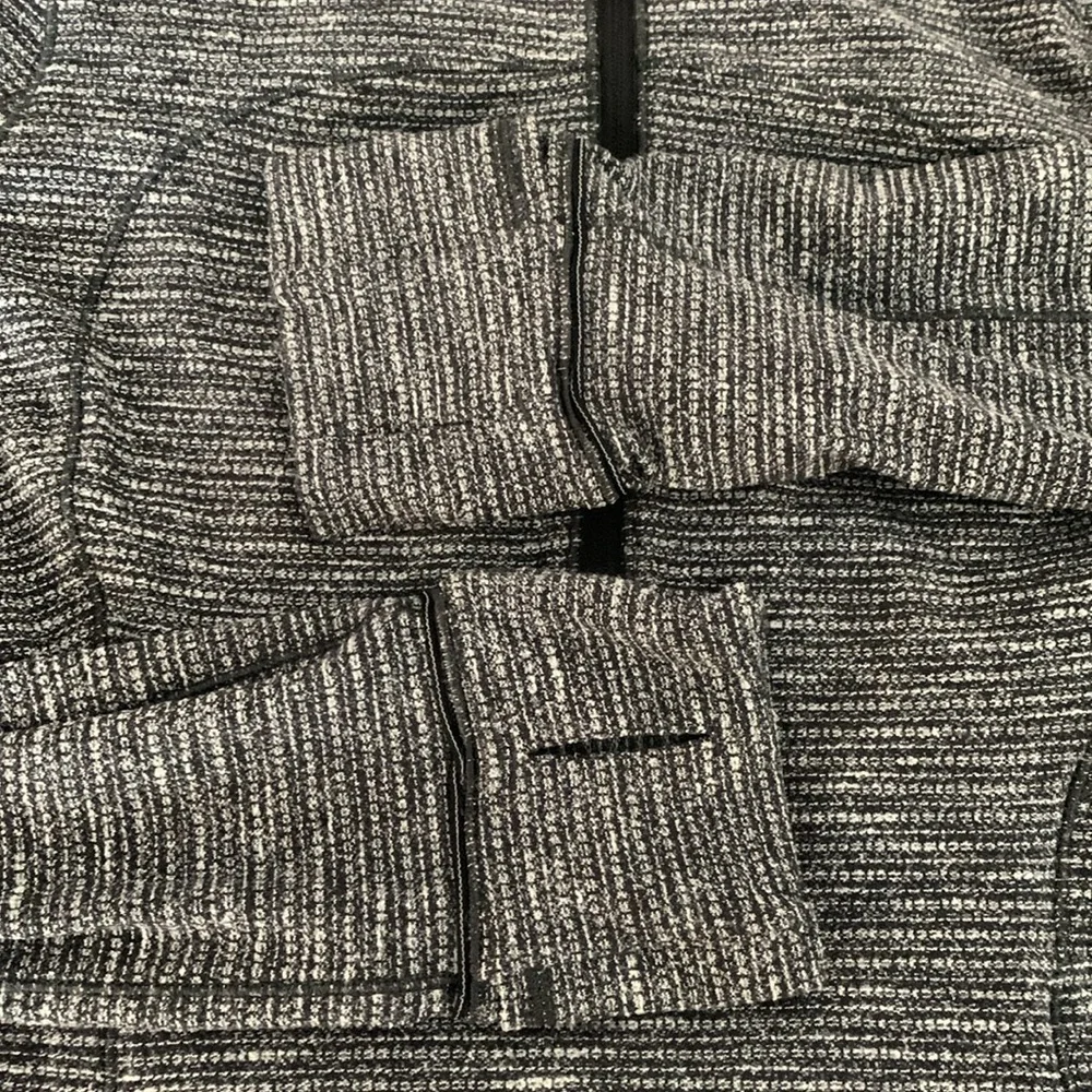 Lululemon Run Briskly 1/2 Zip Pullover Long Sleeve Top in Coco Pique Black White